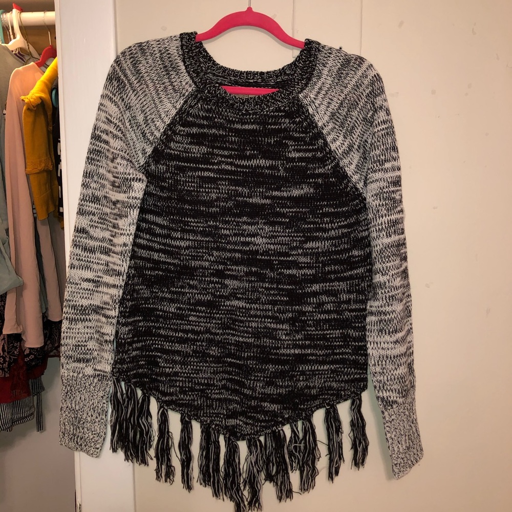 Hollister Sweater with fringes, size medium